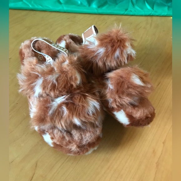 UGG Fluff Yeah Oh Yeah Women’s Fuzzy Slides Tan And White Slides Size 7 - Picture 1 of 8